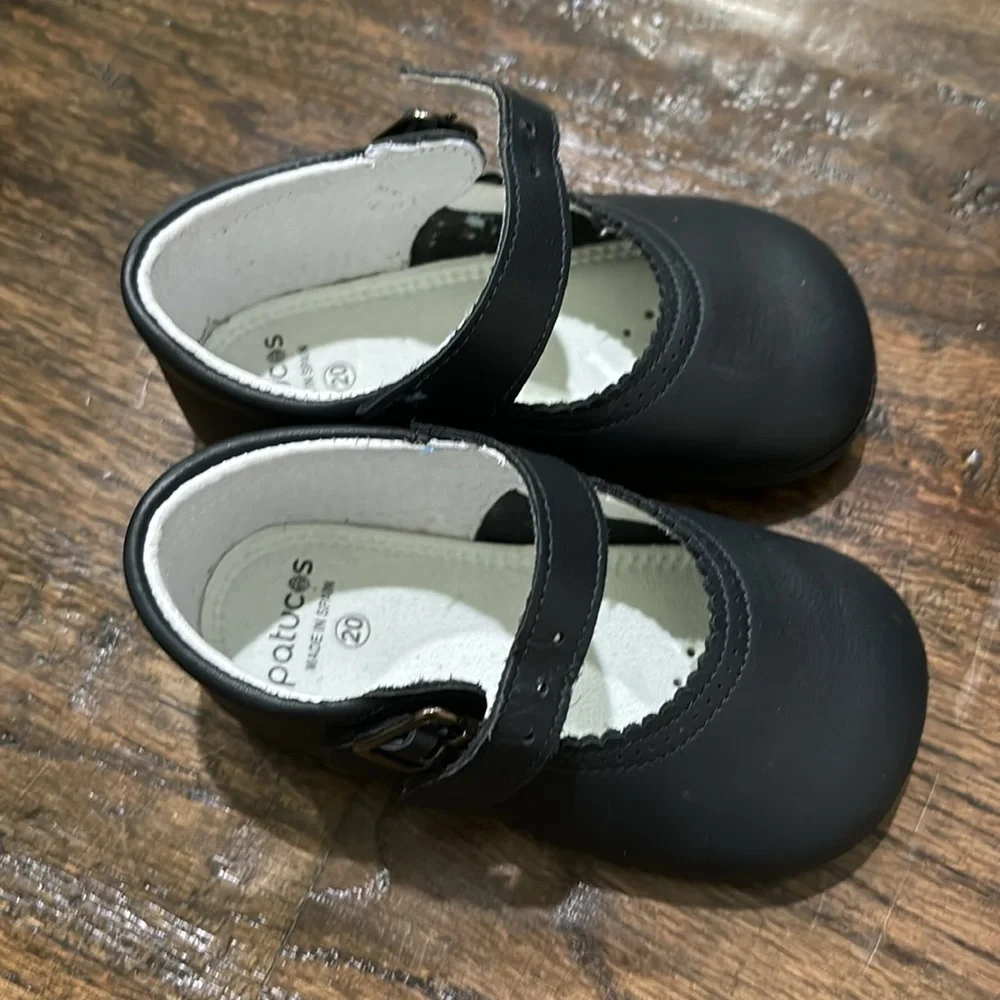 Patucos Soft Leather Mary Janes in Navy
